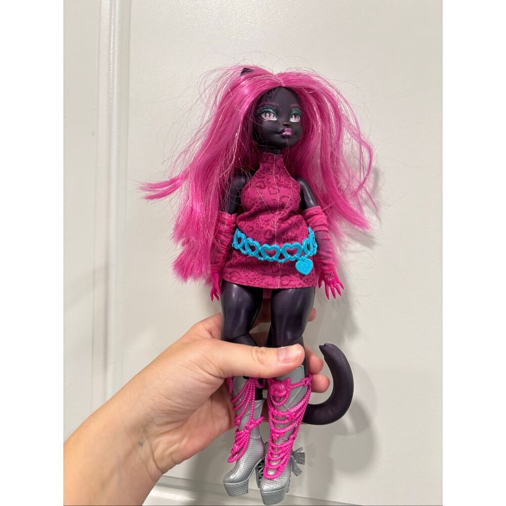 Monster High Catty Noir Doll Pink Hair Dress Belt Boots G3 Mattel 2024